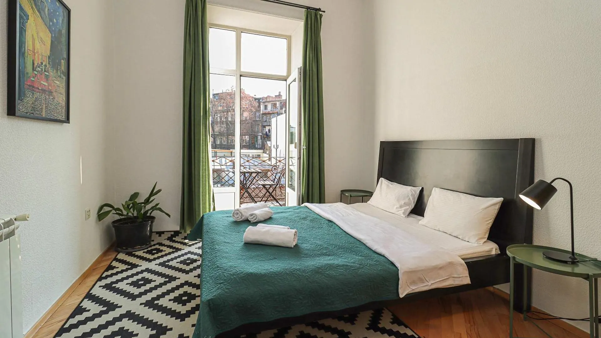 Charming 2Br Near Rooms Hotel - By Wehost Tiflis 0*,